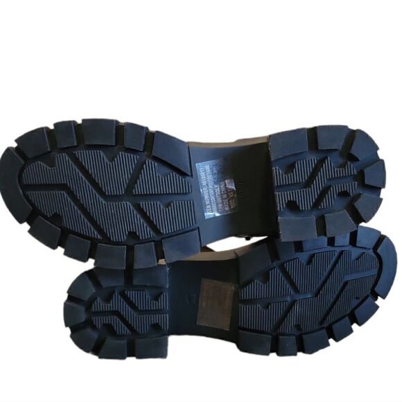 NWOT Torrid Black Lug Outsole Heel Sandal 12WW - Picture 8 of 10